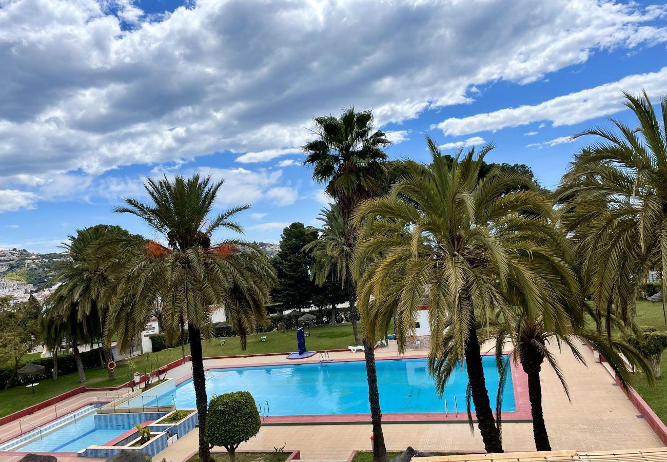 Apartamento en La Herradura - Apartamento con 2 dormitorios, vistas y piscina comunitaria