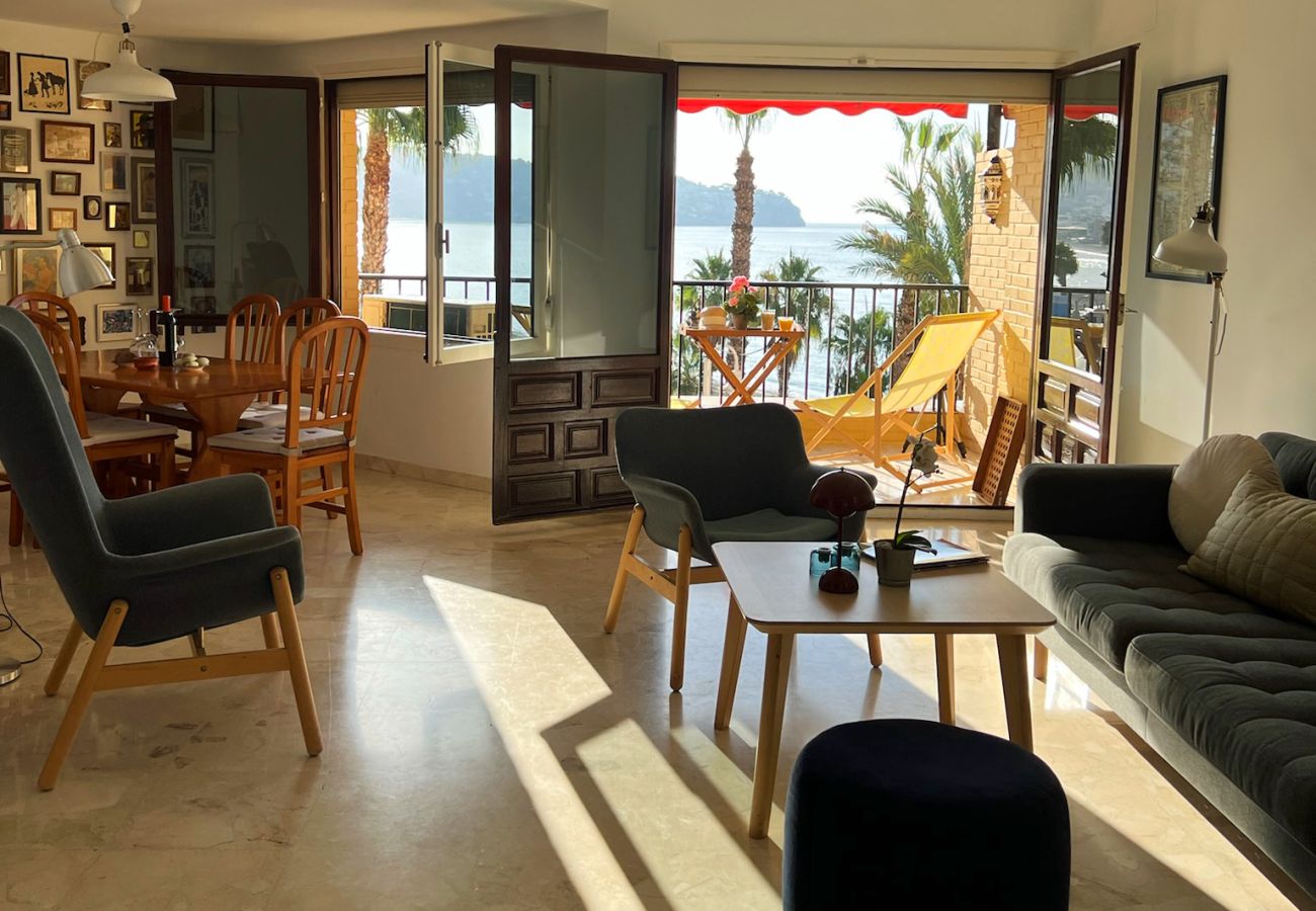 Apartamento en La Herradura - Apartamento con 2 dormitios a lado de la playa con piscina comunitaria