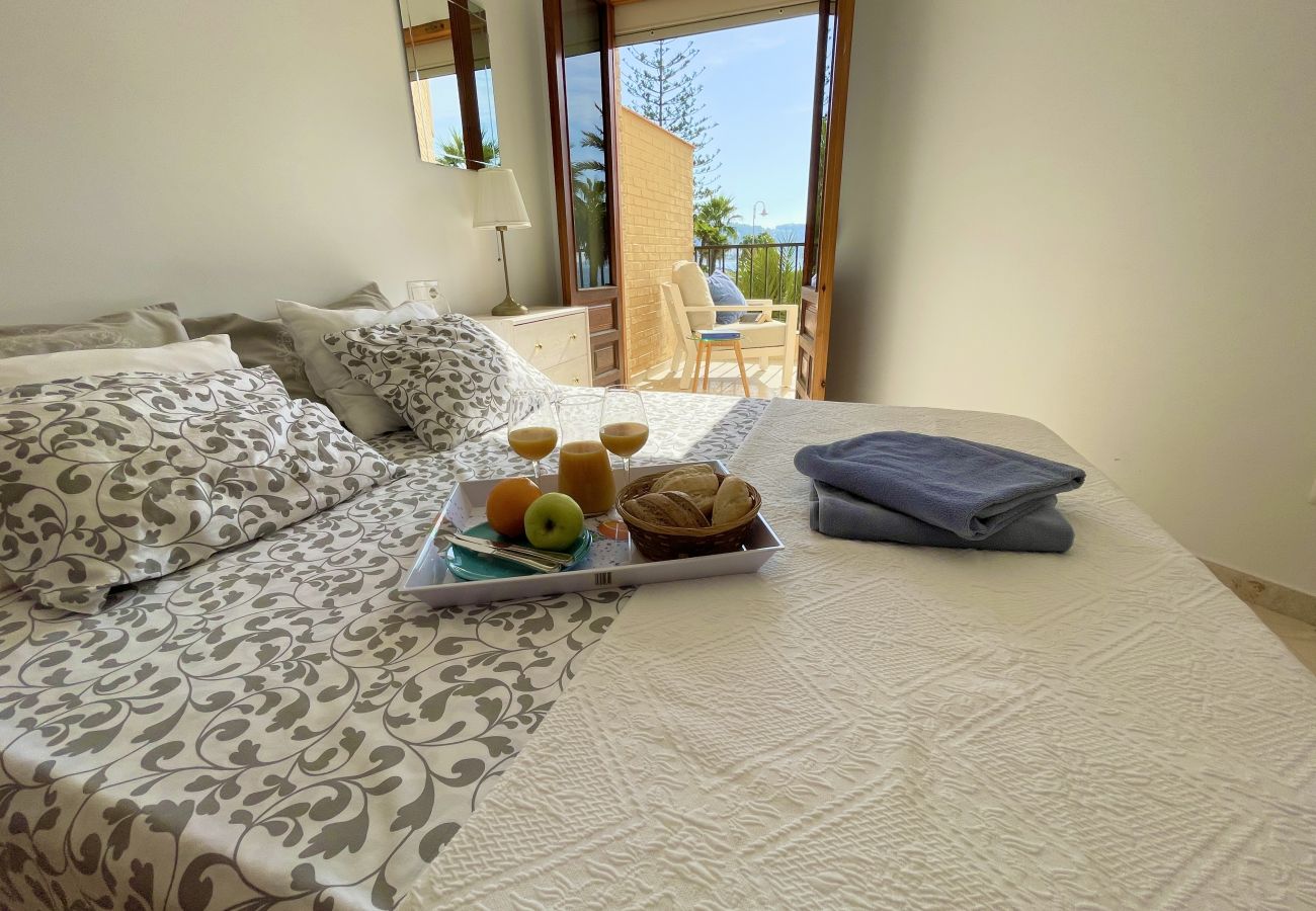 Apartamento en La Herradura - Apartamento cib 2 dormitorios a lado de la playa con piscina comunitaria