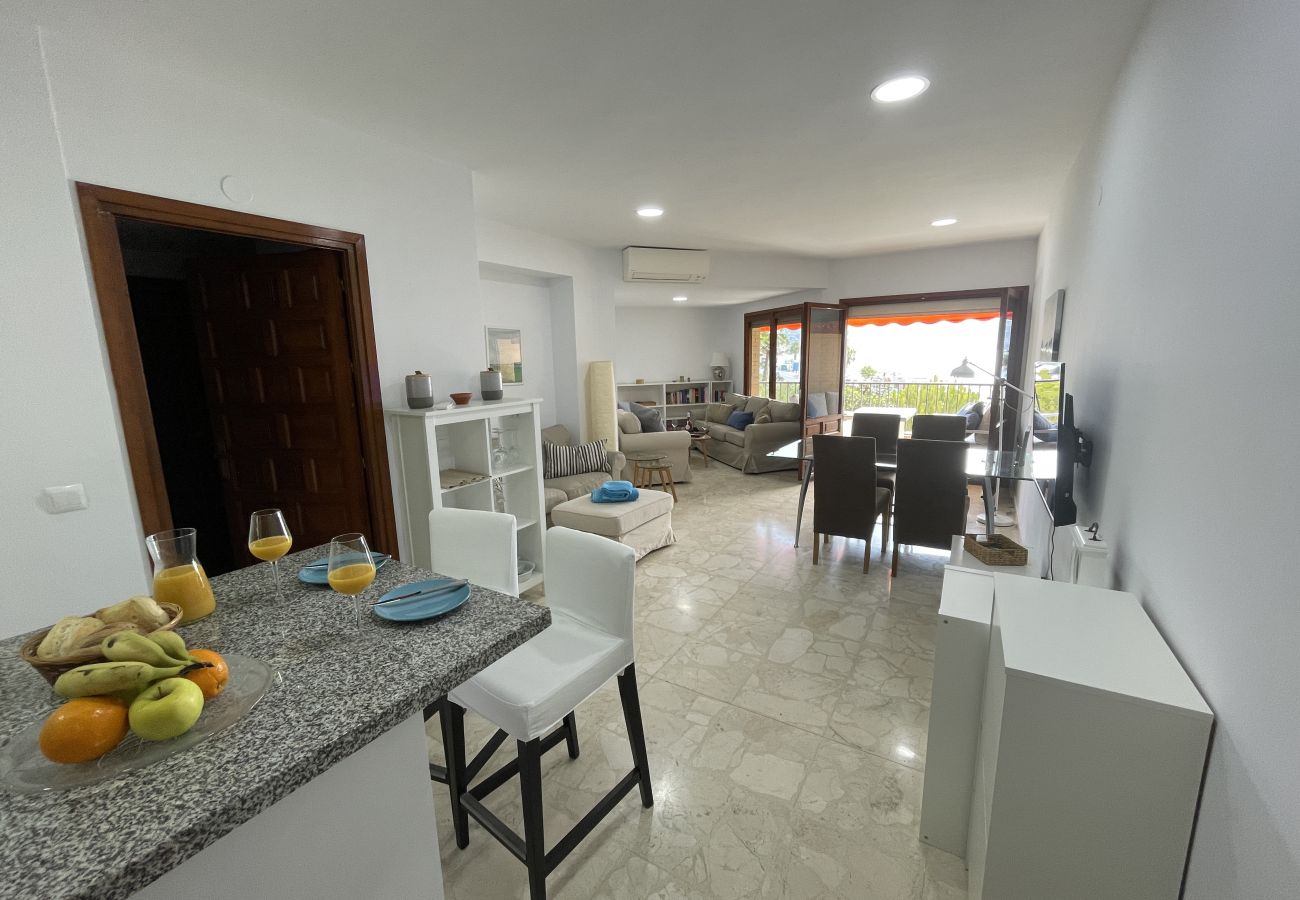 Apartamento en La Herradura - Apartamento cib 2 dormitorios a lado de la playa con piscina comunitaria