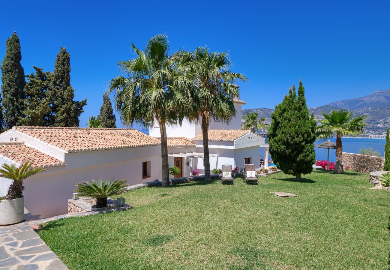 Villa en La Herradura - Chalet con 4 dormitorios, vistas preciosas de la bahia y piscina privada