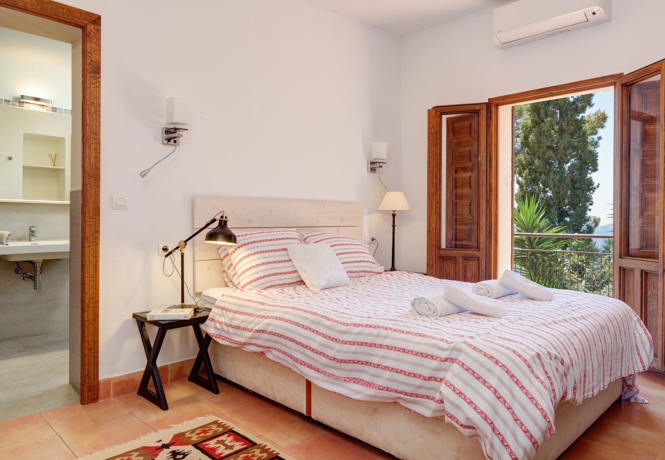Villa en La Herradura - Chalet con 4 dormitorios, vistas preciosas de la bahia y piscina privada