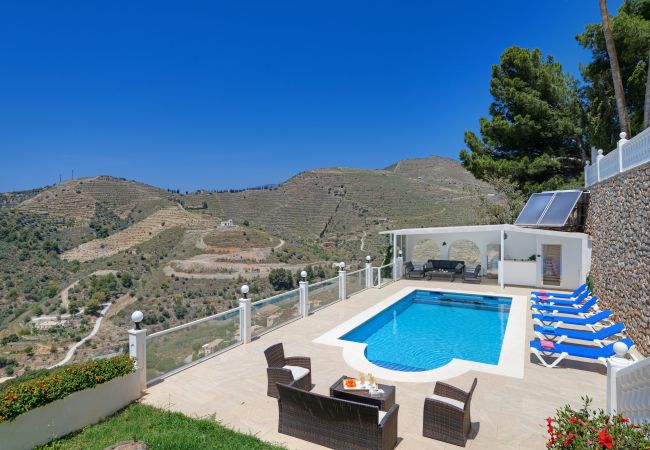 Villa en Almuñecar - Chalet bonito con piscina privada y vistas preciosas