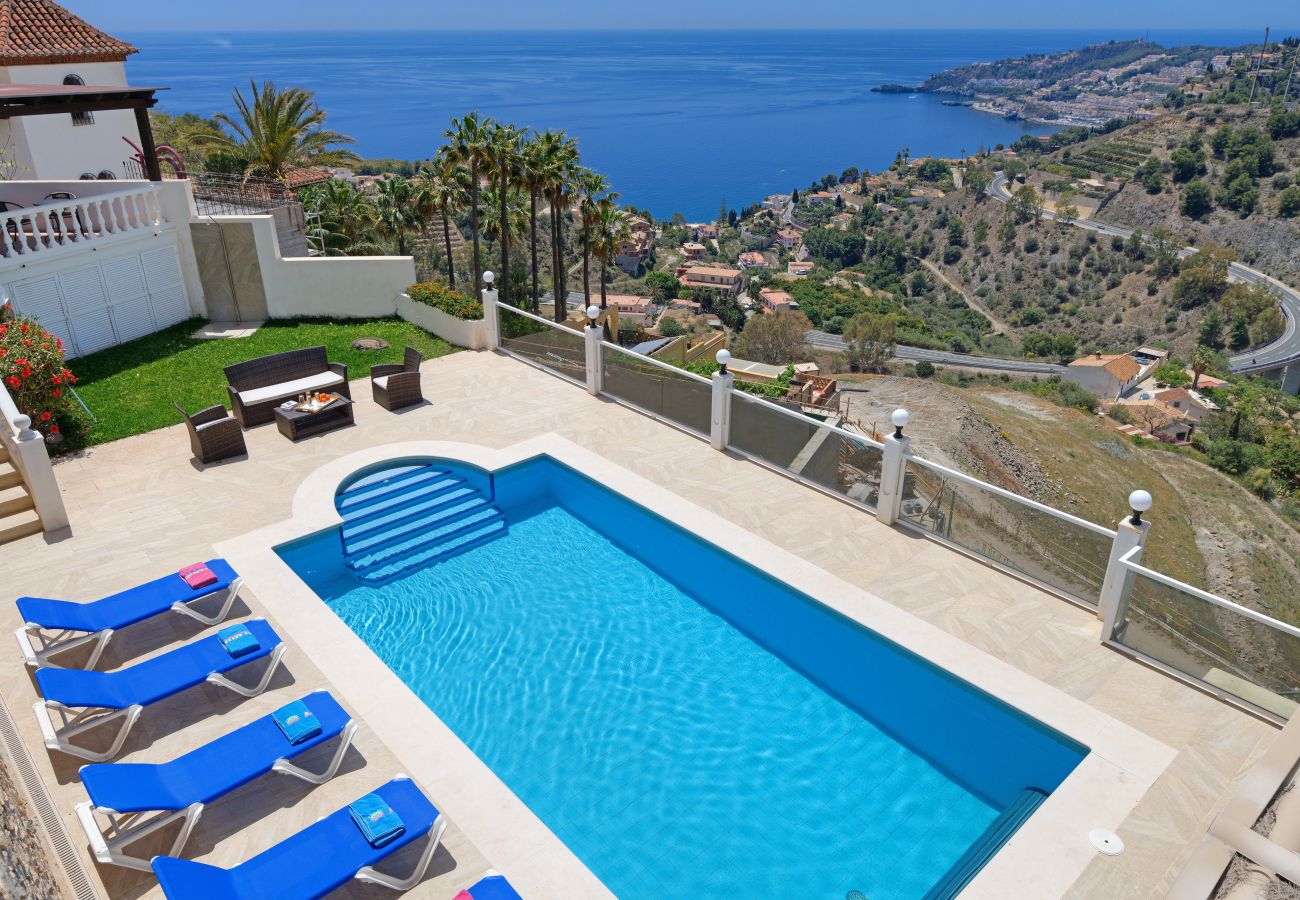 Villa en Almuñecar - Chalet bonito con piscina privada y vistas preciosas