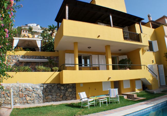 Villa en La Herradura - Encantadora casa de 3 dormitorios con impresionantes vistas y piscina privada