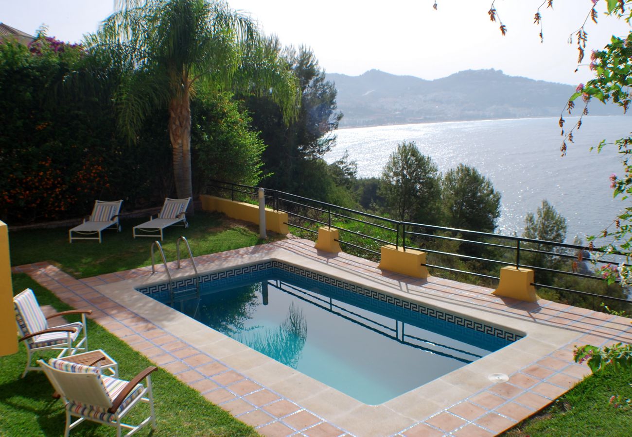 Villa en La Herradura - Encantadora casa de 3 dormitorios con impresionantes vistas y piscina privada