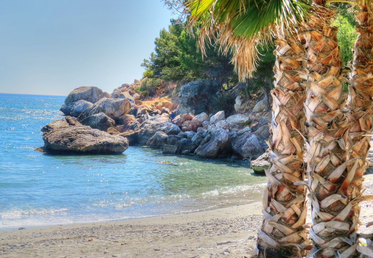 Villa en La Herradura - Impresionante villa de 5 dormitorios y 5 baños con impresionantes vistas y piscina infinita.