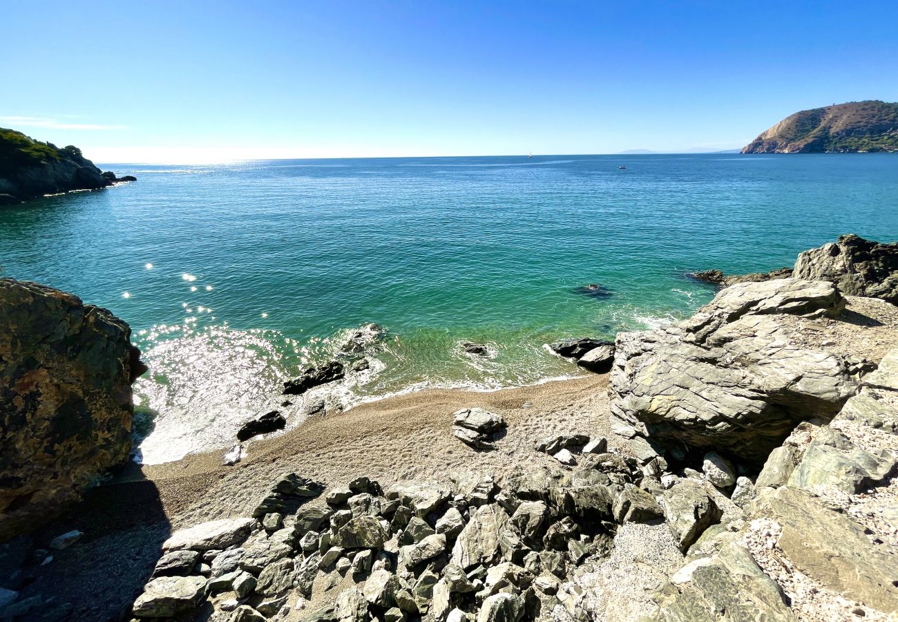 Villa en La Herradura - Encantadora casa tradicional española de 6 dormitorios con impresionantes vistas y piscina privada climatizada