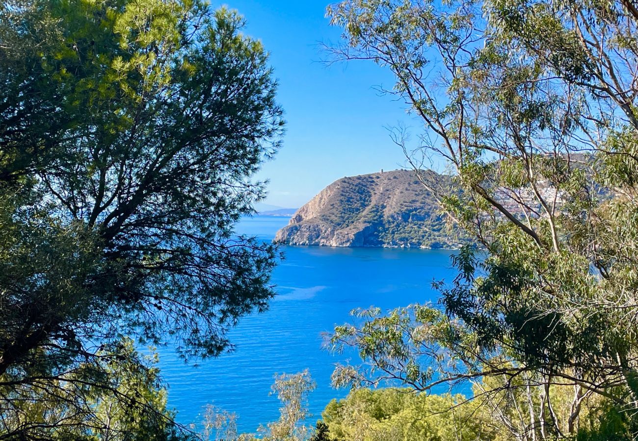 Villa en La Herradura - Encantadora casa tradicional española de 6 dormitorios con impresionantes vistas y piscina privada climatizada