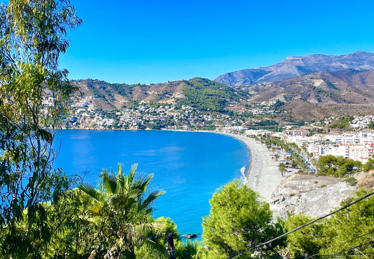 Villa en La Herradura - Encantadora casa tradicional española de 6 dormitorios con impresionantes vistas y piscina privada climatizada