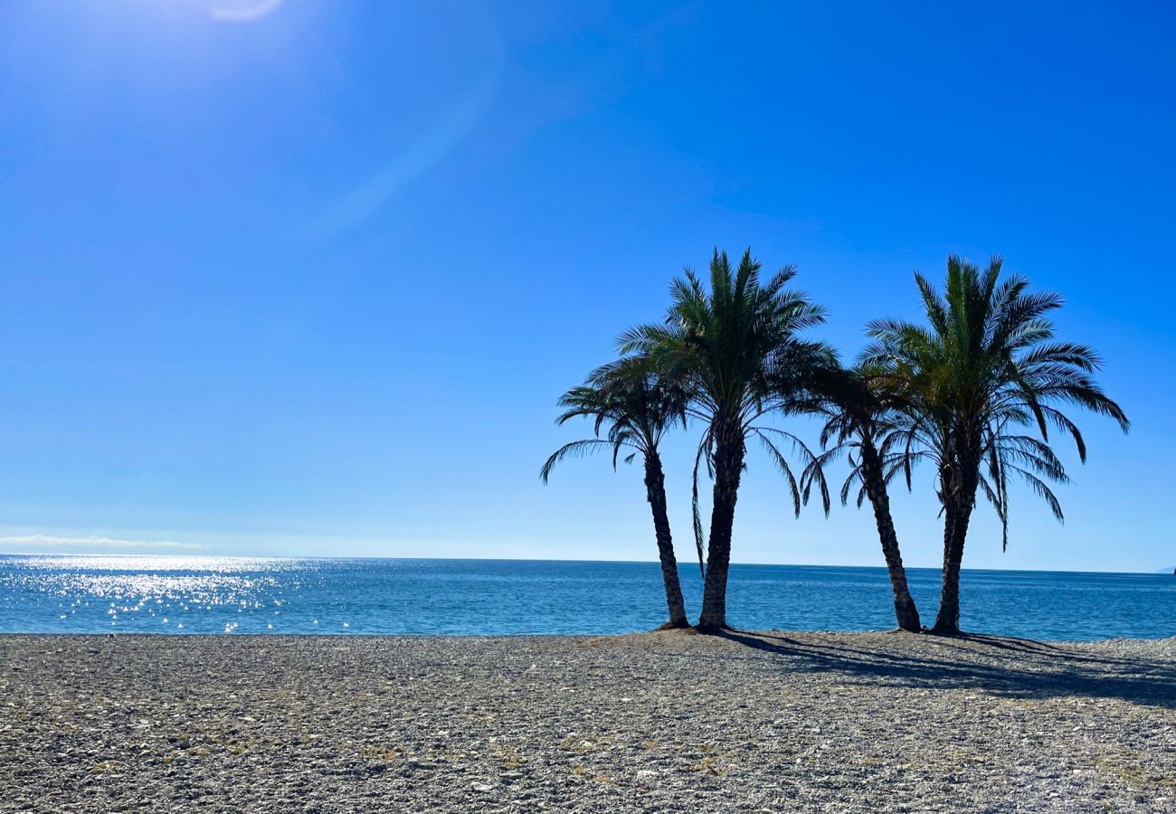 Villa en La Herradura - Encantadora casa tradicional española de 6 dormitorios con impresionantes vistas y piscina privada climatizada