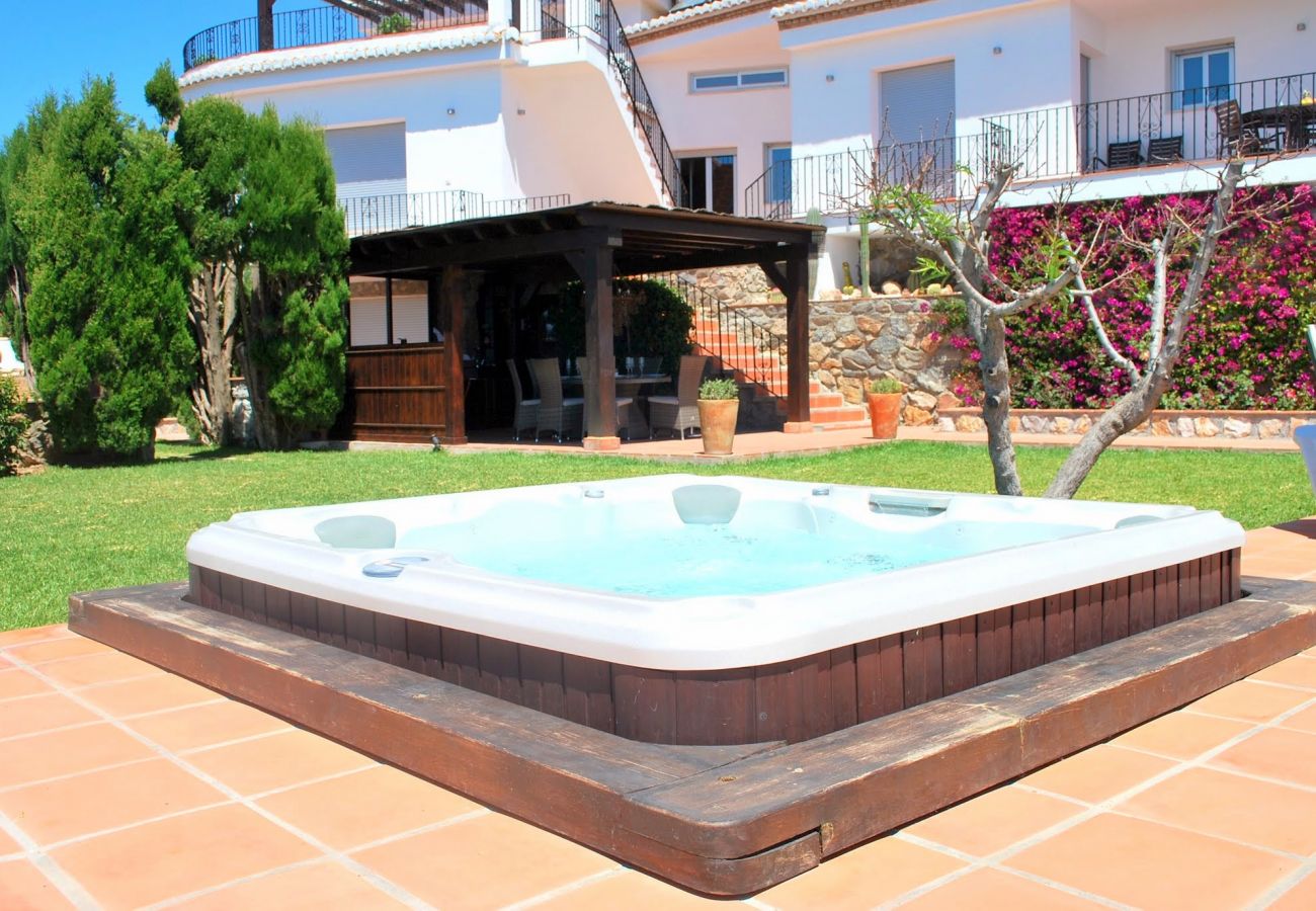Villa en Almuñecar - Villa de lujo de 7 dormitorios y 5 baños con impresionantes vistas y piscina y jardines privados
