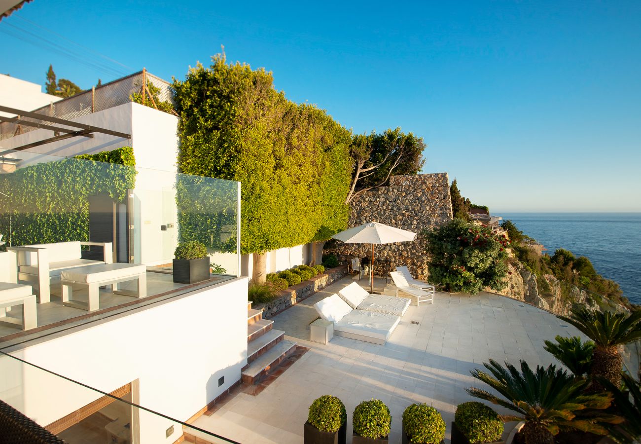 Villa en La Herradura - Increíble villa de lujo de 7 dormitorios en un acantilado sobre el mar con piscina privada, sauna y jacuzzi