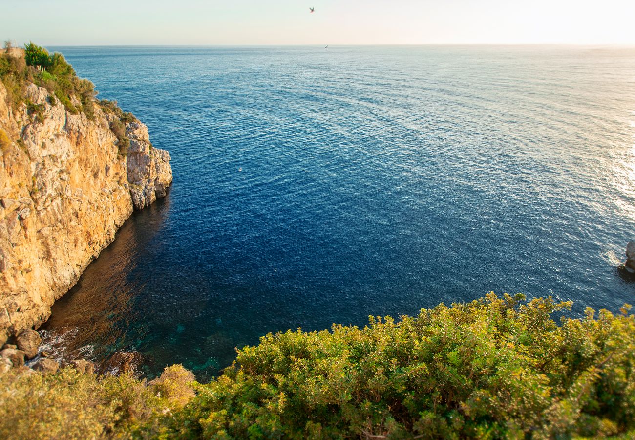 Villa en La Herradura - Increíble villa de lujo de 7 dormitorios en un acantilado sobre el mar con piscina privada, sauna y jacuzzi