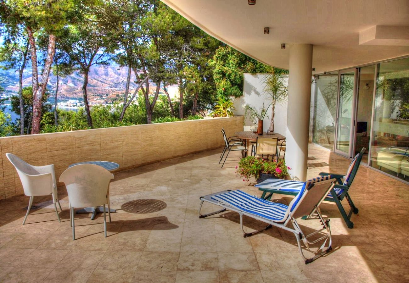 Apartamento en La Herradura - Impresionante apartamento de 3 dormitorios con vistas y un corto paseo a la playa 