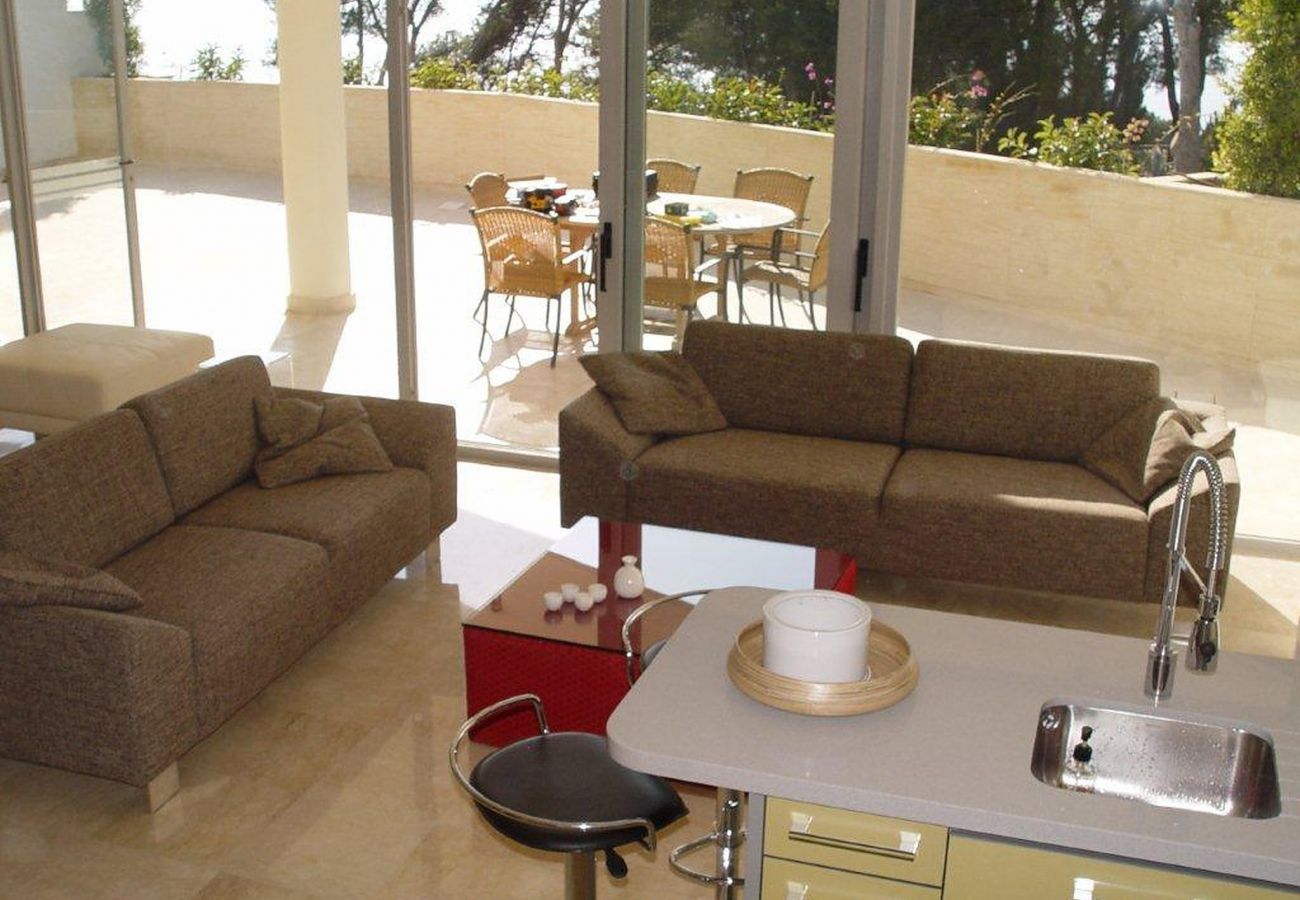 Apartamento en La Herradura - Impresionante apartamento de 3 dormitorios con vistas y un corto paseo a la playa 
