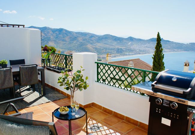 Casa en La Herradura - Preciosa casa adosada de 4 dormitorios con piscina comunitaria y vistas