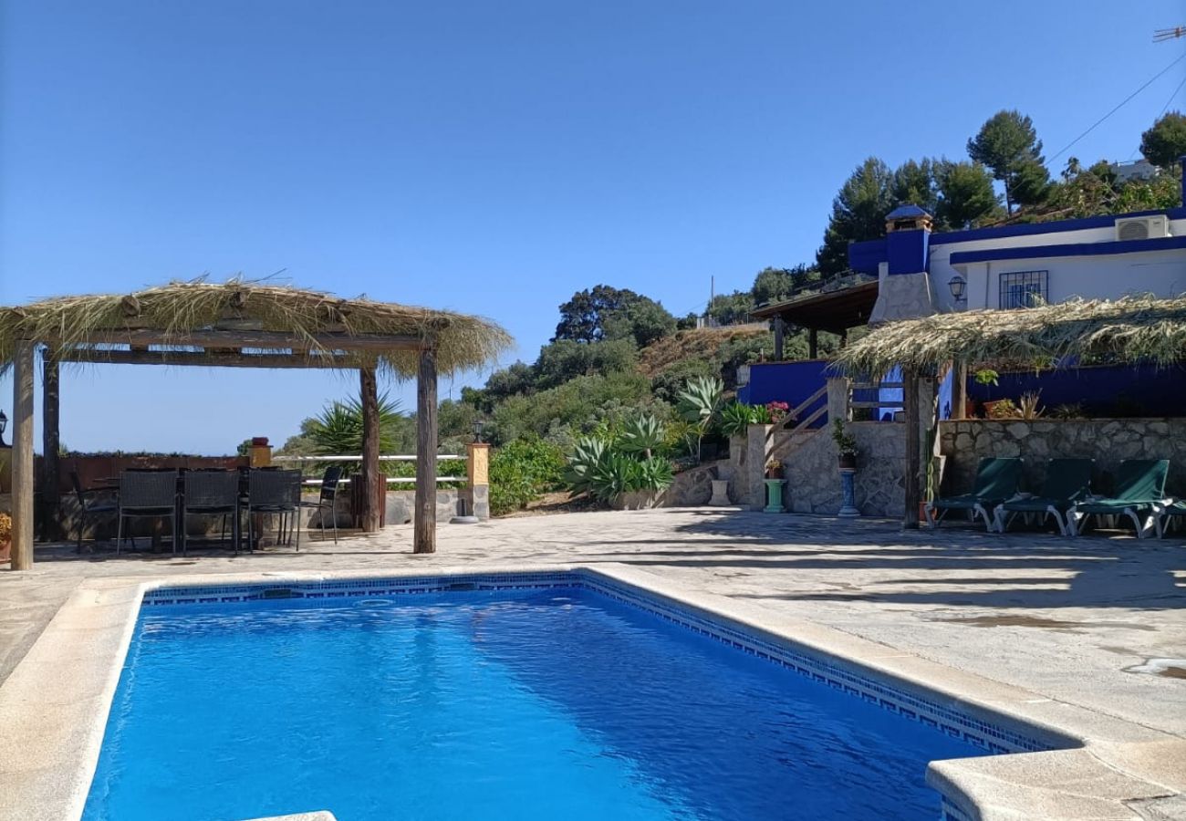 Villa en La Herradura - Encantadora Villa de 2 dormitorios con piscina privada y vistas impresionantes