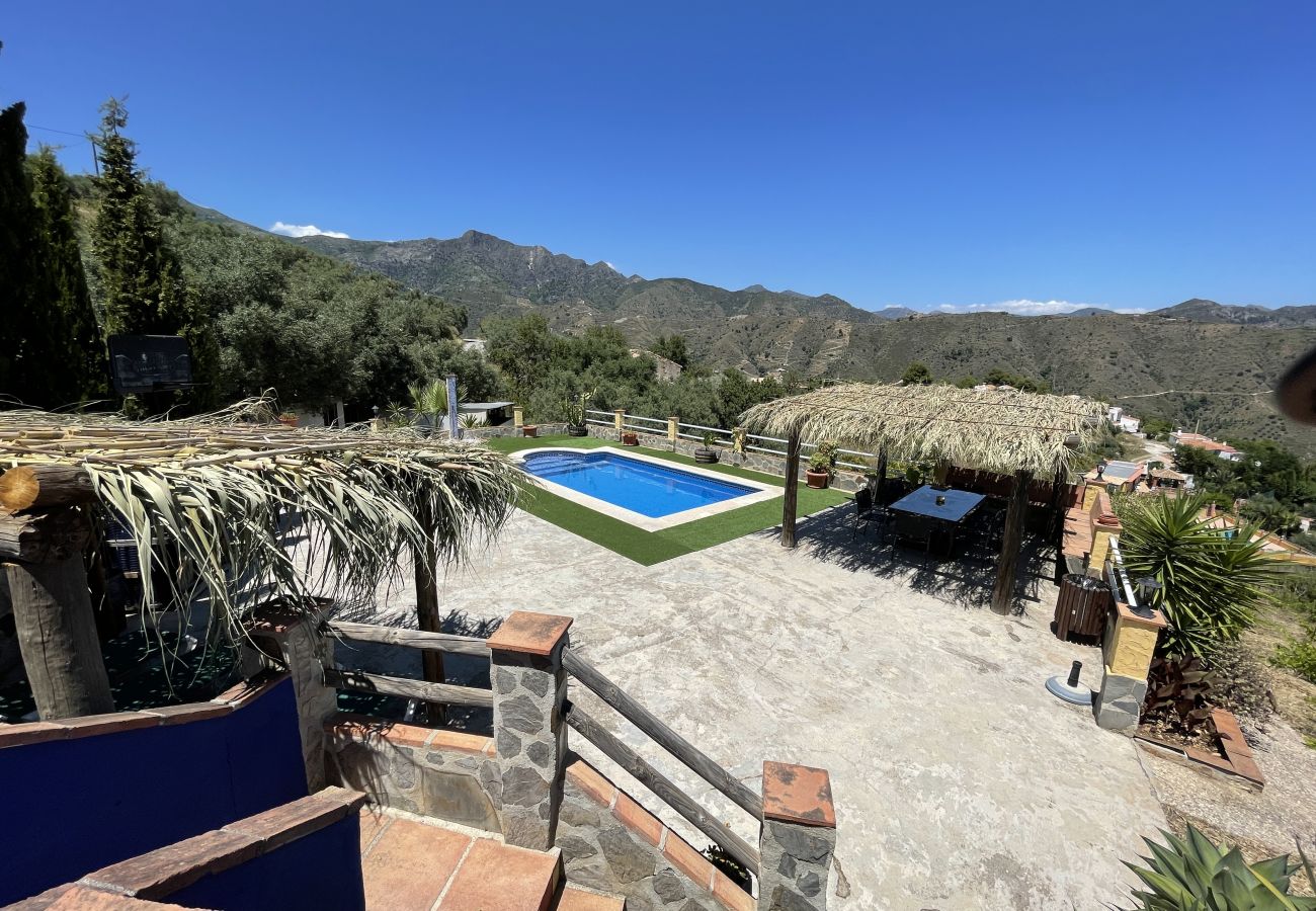 Villa en La Herradura - Encantadora Villa de 2 dormitorios con piscina privada y vistas impresionantes
