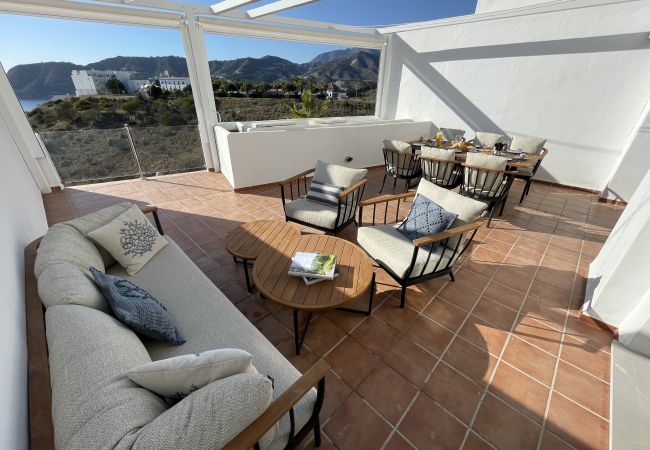 Casa en La Herradura - Stunning 3 bedroom house with communal pool and views