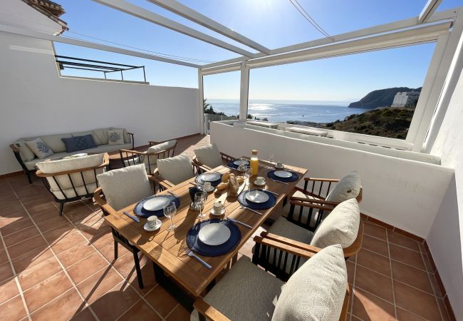 Casa en La Herradura - Stunning 3 bedroom house with communal pool and views