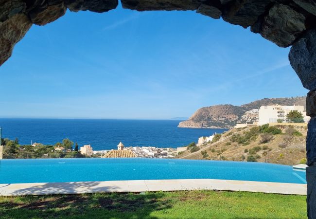 Casa en La Herradura - Stunning 3 bedroom house with communal pool and views