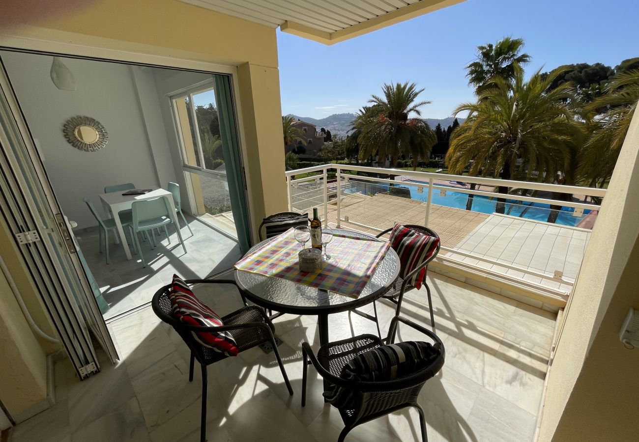Apartamento en La Herradura - South facing apartment, 7 mins walk from beach