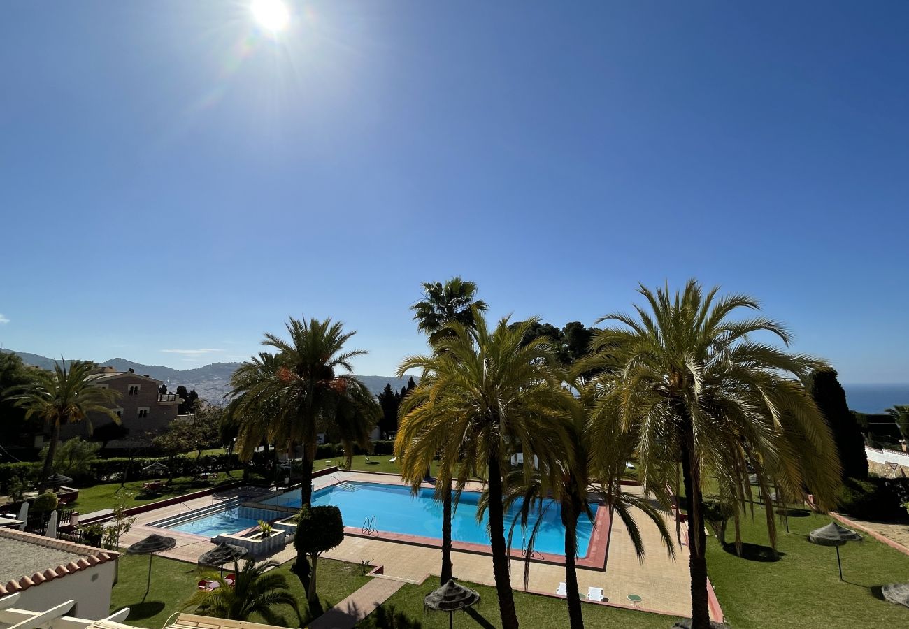 Apartamento en La Herradura - South facing apartment, 7 mins walk from beach