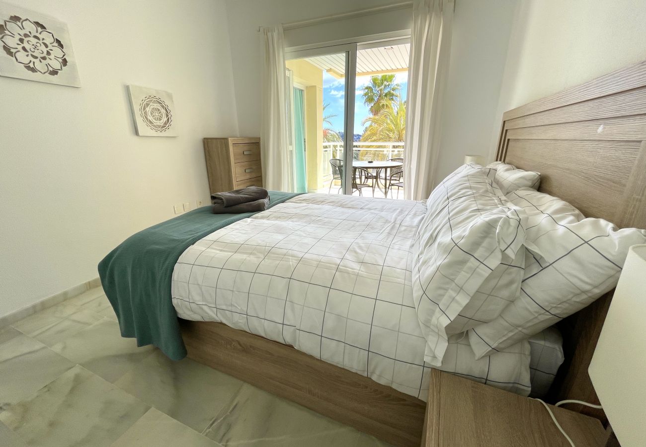 Apartamento en La Herradura - South facing apartment, 7 mins walk from beach