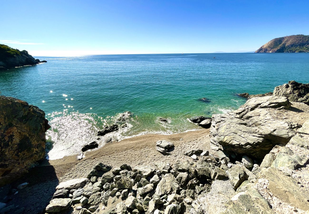 Apartamento en La Herradura - South facing apartment, 7 mins walk from beach