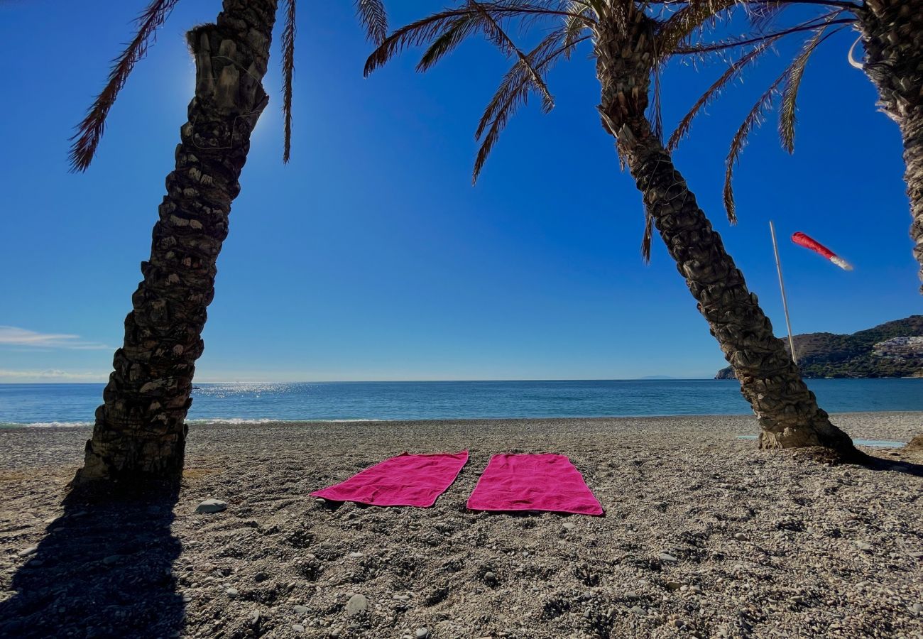Apartamento en La Herradura - South facing apartment, 7 mins walk from beach
